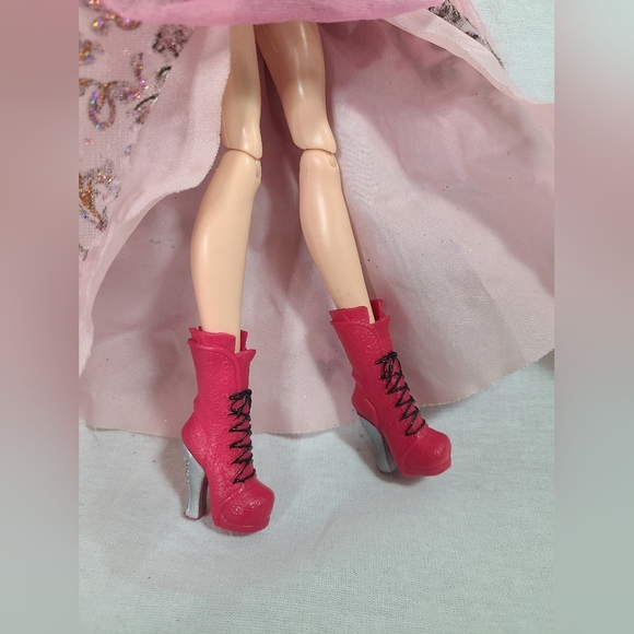 Ever After High Doll Thronecoming CA Cupid Doll- TLC Missing Hands, Ripped Dress - Picture 3 of 10